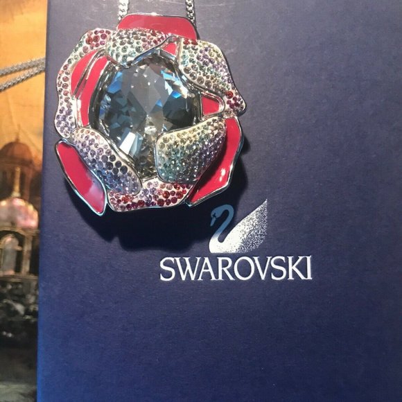 Swarovski Flower necklace new with box - Picture 3 of 3